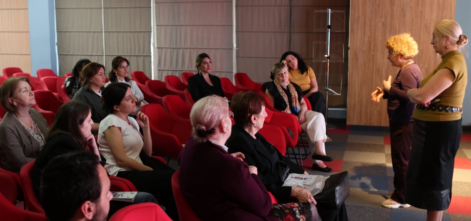 Analyze Modern History Teaching Approaches and Digital Resources in Education at the University of Georgia